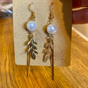 Earrings, gold plated with pearl bead, dangle